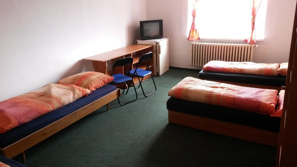 Hostel Karin ออสตราวา ภายนอก รูปภาพ