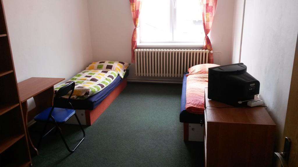Hostel Karin ออสตราวา ภายนอก รูปภาพ